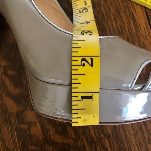 NEW Footcandy Crissy Platform Heels in Taupe Patent Leather NIB